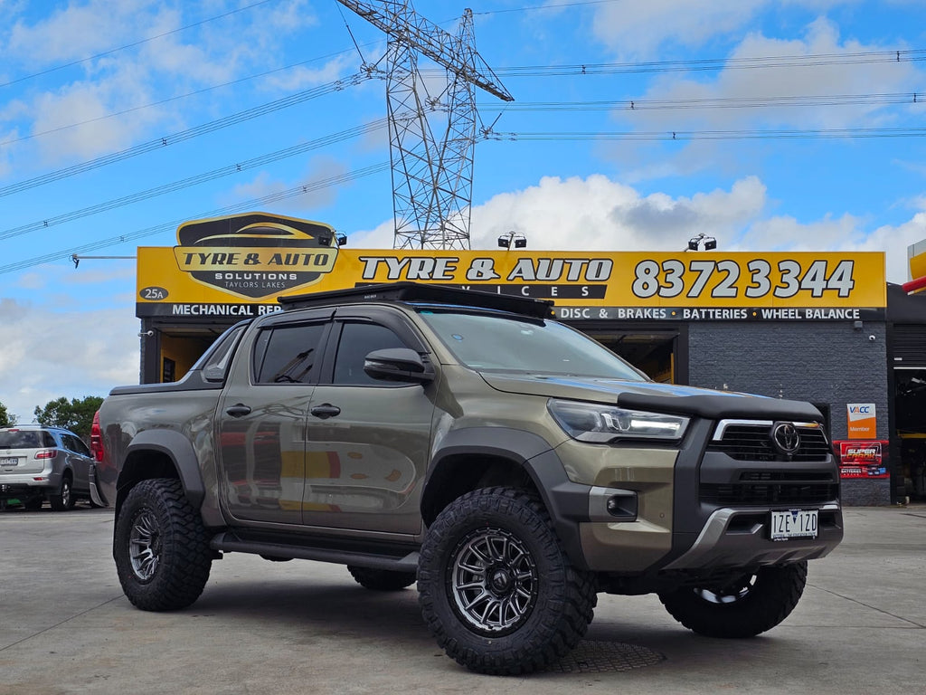 Featuring Saleh's Hilux Rogue 17" Fuel Piston Graphite Centre Black Lip 33" Maxxis Razr