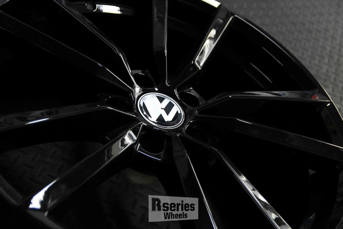 PV209 GLOSS BLACK